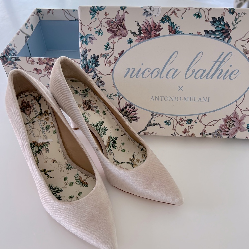 Antonio Melani Velvet heels